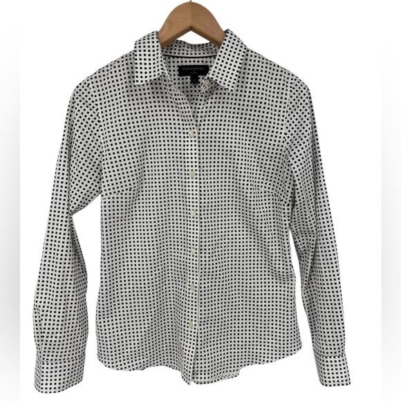 Banana Republic Women's Black and White Pattern No Iron Button Up Blouse Size 6 - Picture 1 of 5